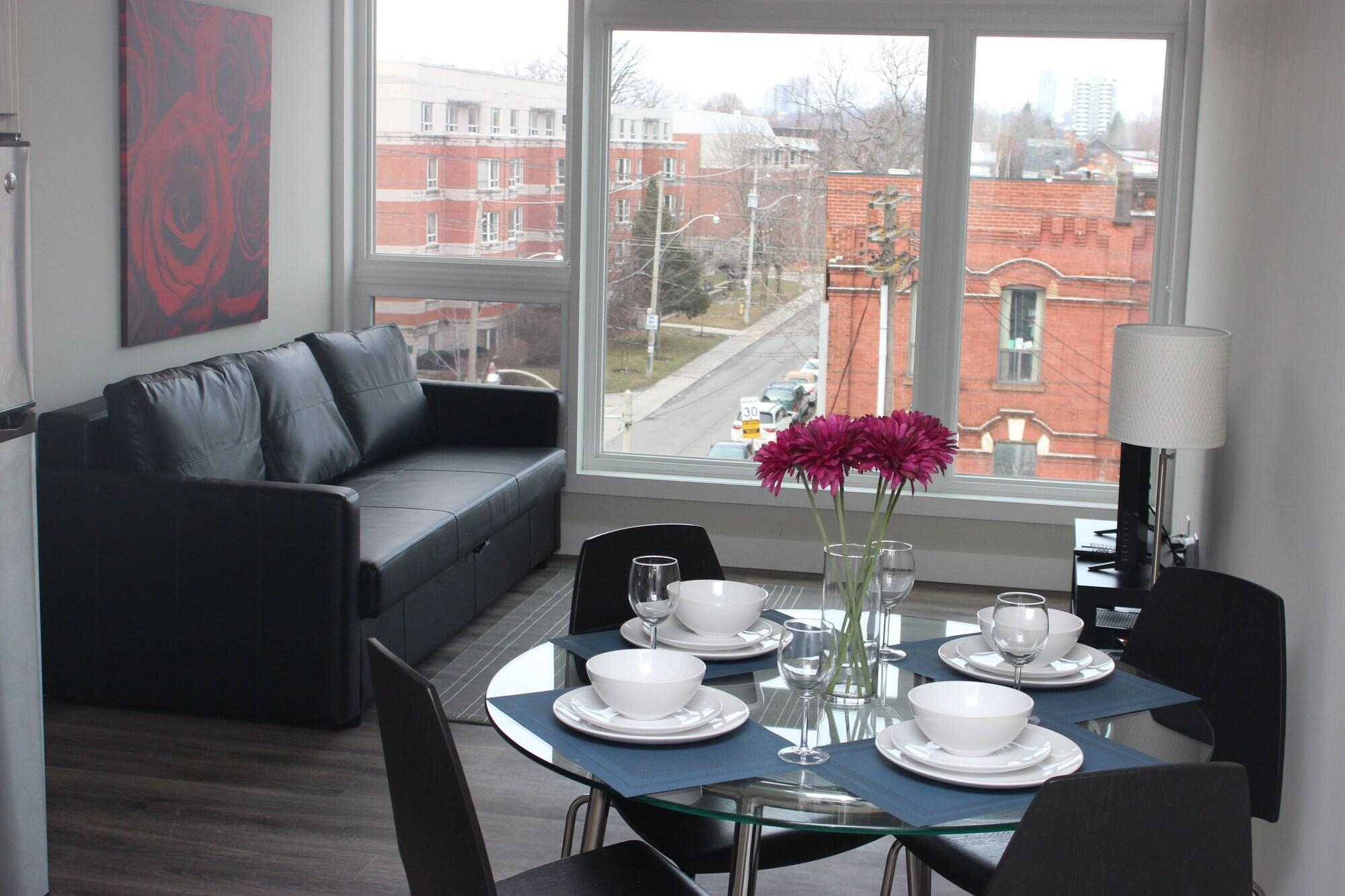 Atlas Suites- Furnished Apartments-College Street, 토론토 외부 사진