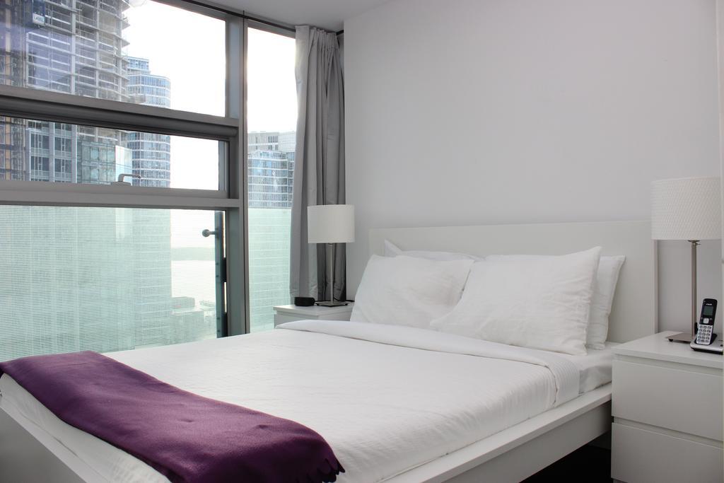 Atlas Suites- Furnished Apartments-College Street, 토론토 외부 사진