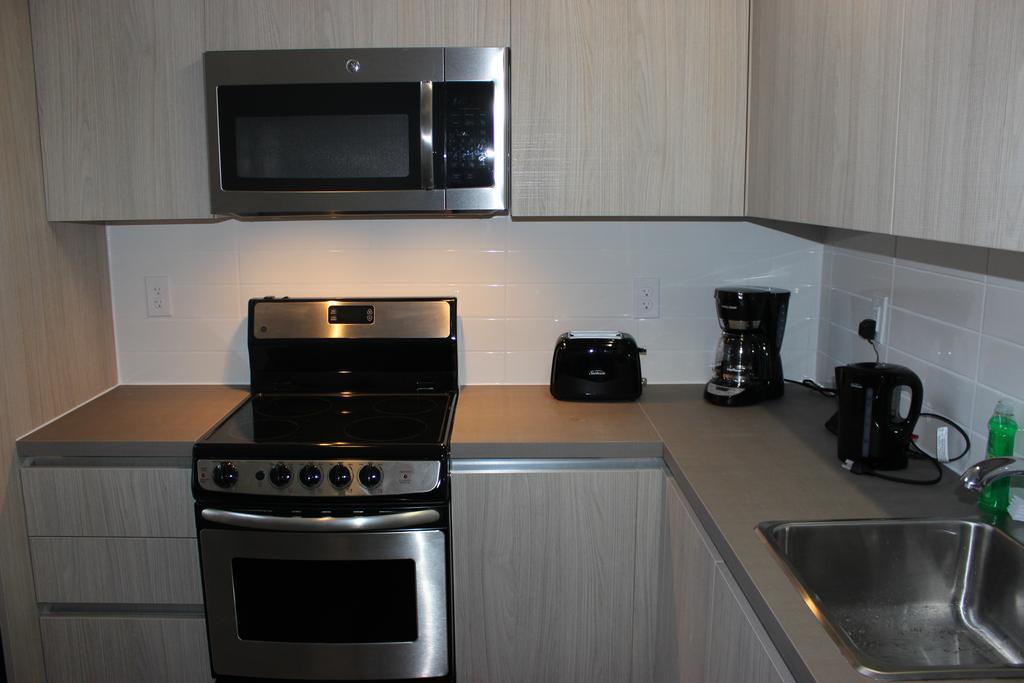 Atlas Suites- Furnished Apartments-College Street, 토론토 외부 사진