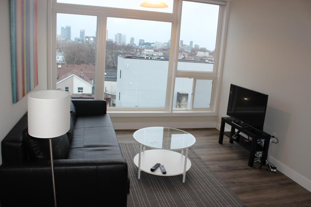 Atlas Suites- Furnished Apartments-College Street, 토론토 외부 사진