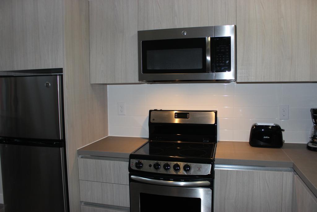 Atlas Suites- Furnished Apartments-College Street, 토론토 외부 사진