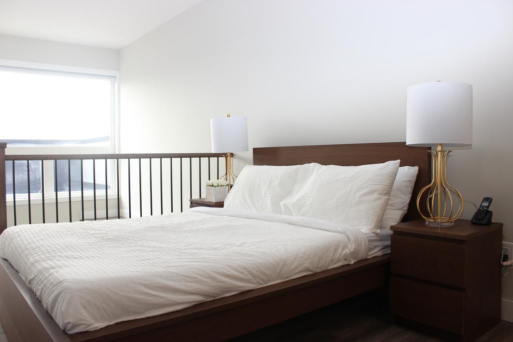 Atlas Suites- Furnished Apartments-College Street, 토론토 외부 사진