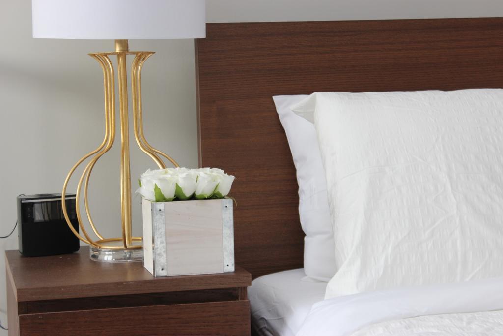 Atlas Suites- Furnished Apartments-College Street, 토론토 외부 사진