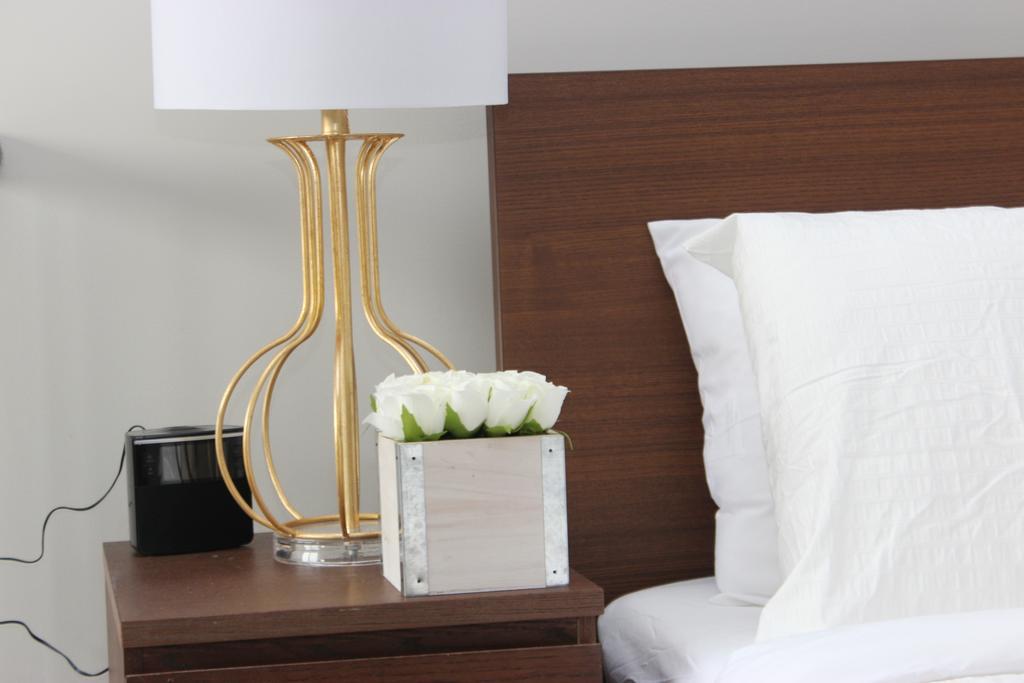 Atlas Suites- Furnished Apartments-College Street, 토론토 외부 사진