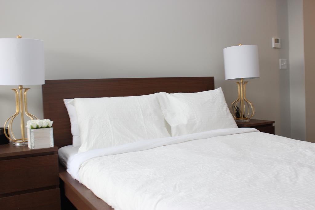 Atlas Suites- Furnished Apartments-College Street, 토론토 외부 사진