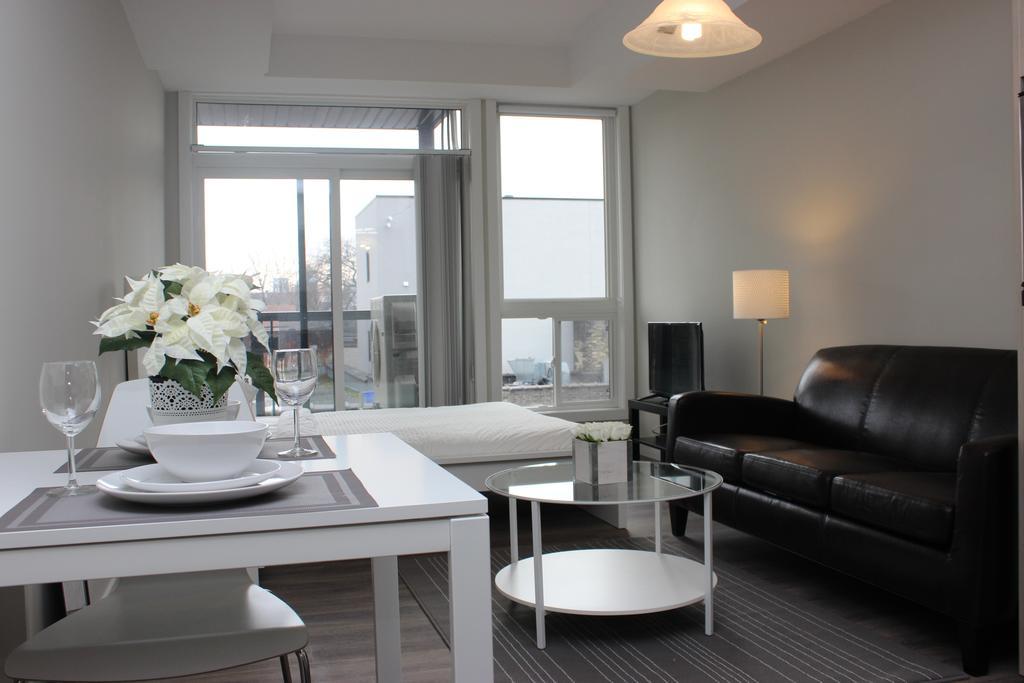 Atlas Suites- Furnished Apartments-College Street, 토론토 외부 사진