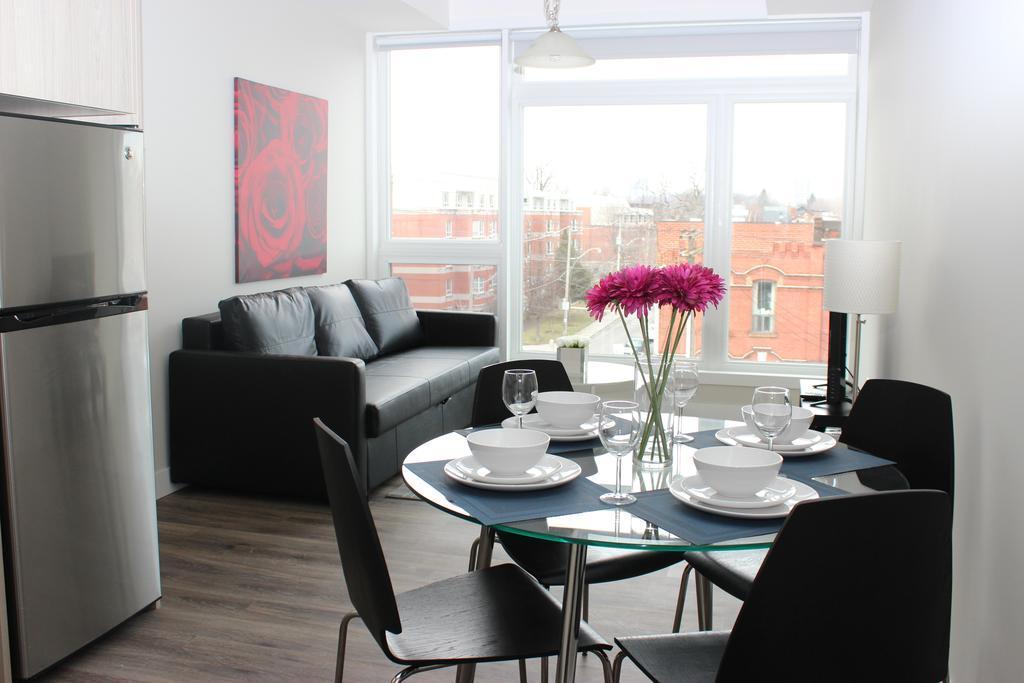 Atlas Suites- Furnished Apartments-College Street, 토론토 외부 사진