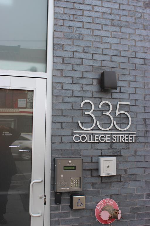 Atlas Suites- Furnished Apartments-College Street, 토론토 외부 사진