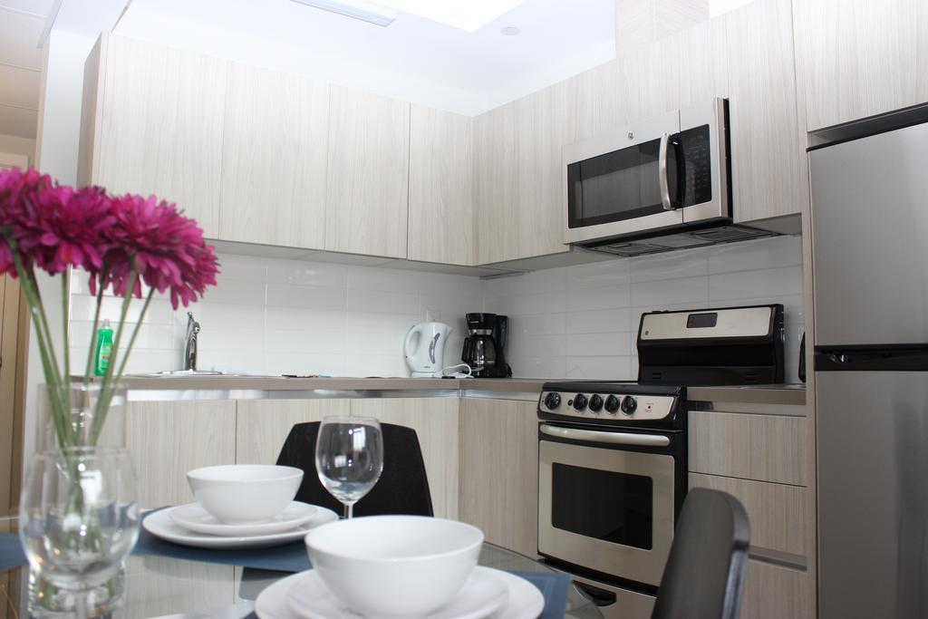 Atlas Suites- Furnished Apartments-College Street, 토론토 외부 사진