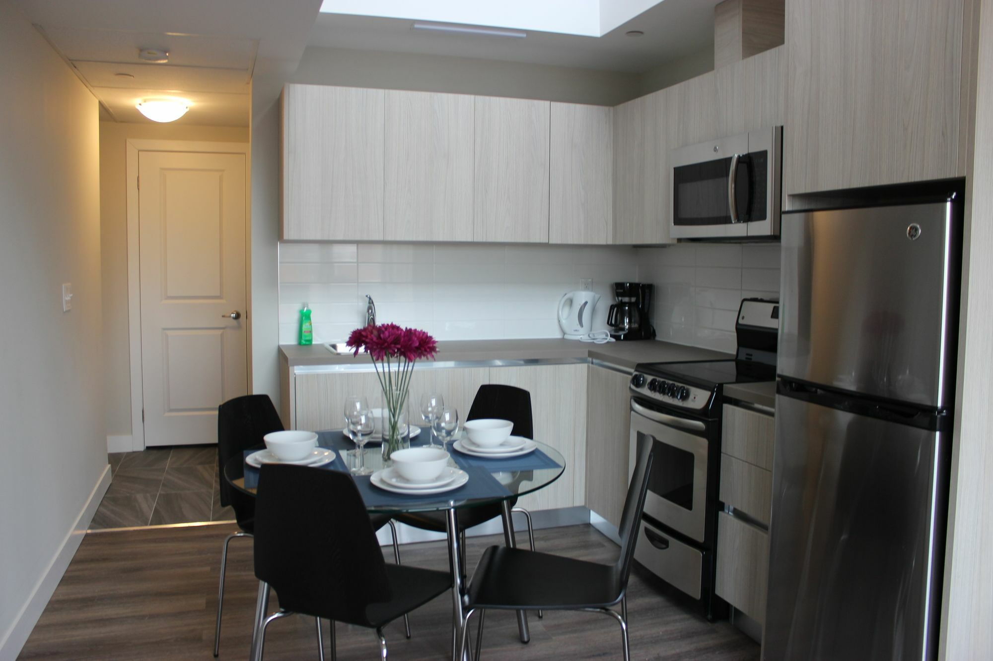 Atlas Suites- Furnished Apartments-College Street, 토론토 외부 사진